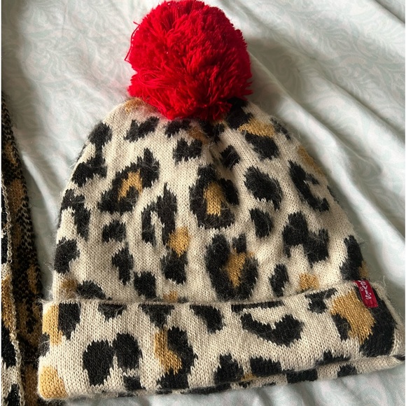 Leopard print hat and scarf - Picture 4 of 4